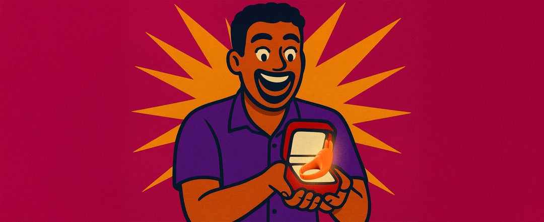 Homem sorridente segurando uma caixa de anel com fundo vibrante, simbolizando celebração e felicidade.