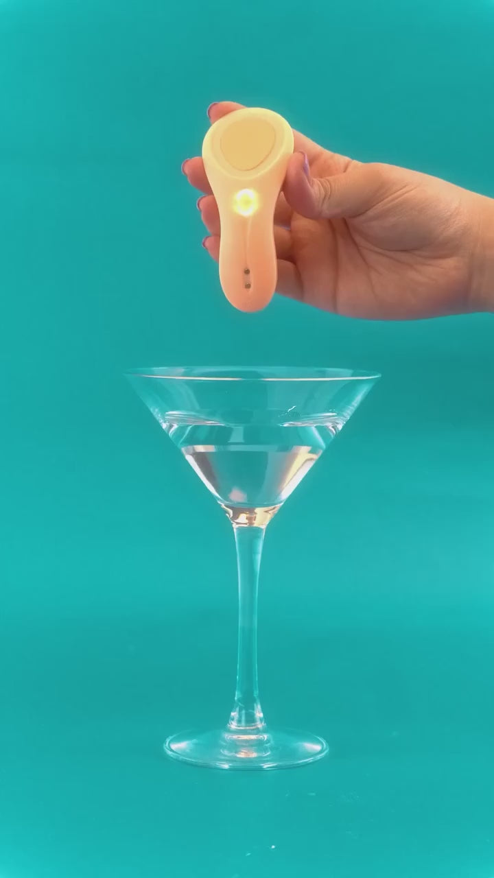 🔥❤️ "VIAGEM PRA LUA COM DIREITO A FOGOS
gente esse negocio pequenininho traz uma felicidade q vcs nao tem ideia!!! eu e minha namorada amamos o produto. super confortável, silencioso, potente... simplesmente perfeito!"

Match Vibrador Vestível 🫰