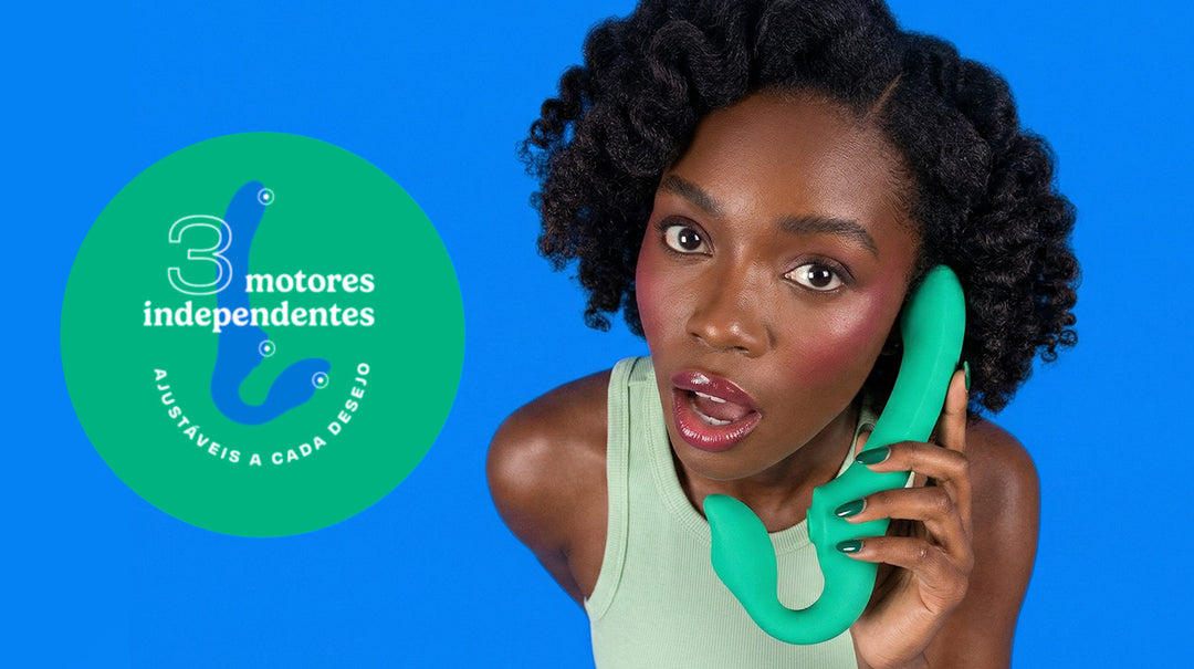 strapless-dildos-sex-shop-modelo-segurando-dildo