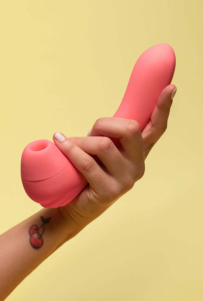 Sugador clitoriano vibrador personal PUTZ pantynova foto na mão